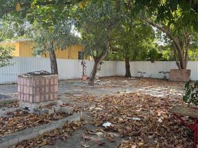 990 SW 9th St, Miami FL 33130