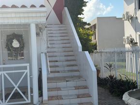 990 SW 9th St, Miami FL 33130