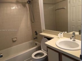 2811 N Oakland Forest Dr 104, Oakland Park FL 33309