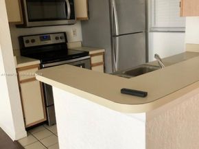 2811 N Oakland Forest Dr 104, Oakland Park FL 33309