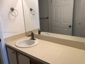 2811 N Oakland Forest Dr 104, Oakland Park FL 33309