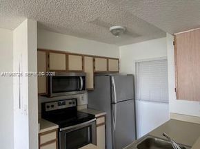 2811 N Oakland Forest Dr 104, Oakland Park FL 33309