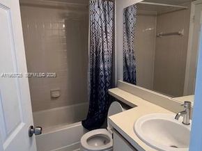 2811 N Oakland Forest Dr 104, Oakland Park FL 33309