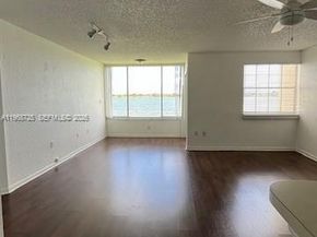 2811 N Oakland Forest Dr 104, Oakland Park FL 33309