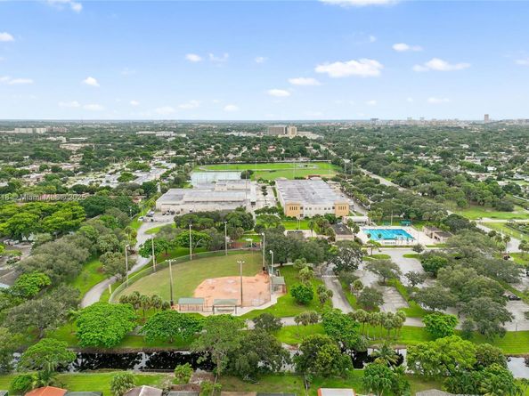 1000 NW 17th Ave, Boca Raton FL 33486