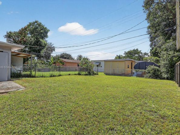 1370 NW 100th Ter, Miami FL 33147