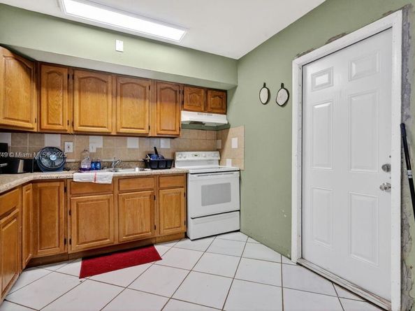 1370 NW 100th Ter, Miami FL 33147
