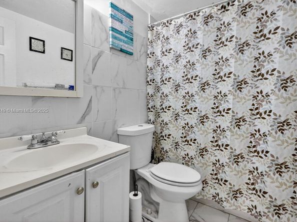 1370 NW 100th Ter, Miami FL 33147