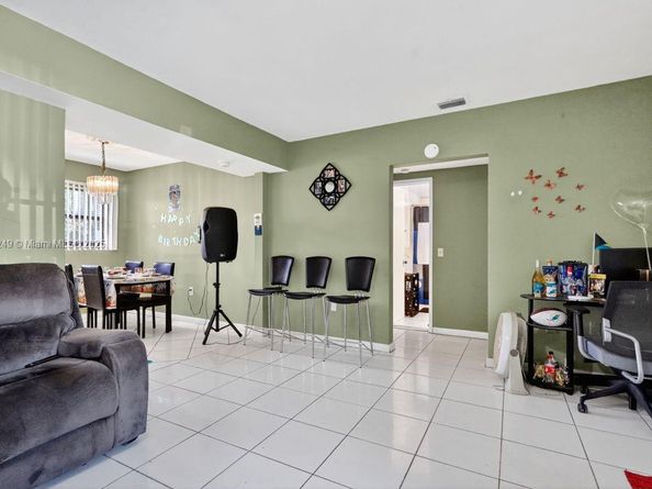 1370 NW 100th Ter, Miami FL 33147