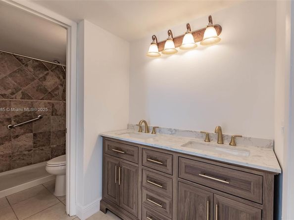 8821 W Flagler St 210, Miami FL 33174