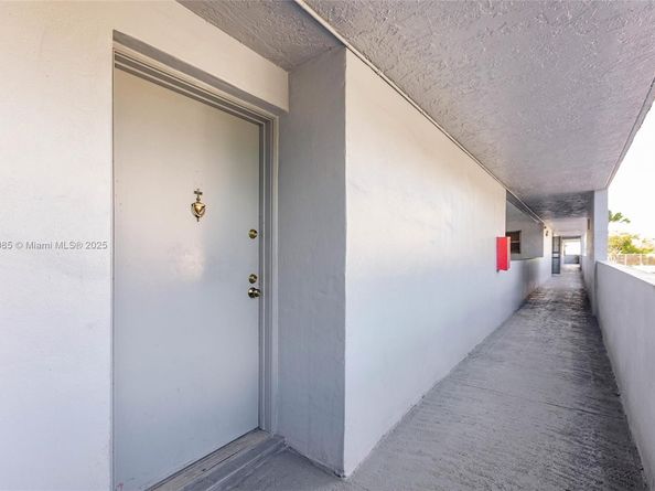 8821 W Flagler St 210, Miami FL 33174