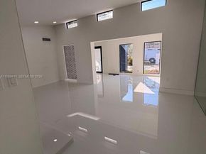 935 SW 72nd Ave, Miami FL 33144