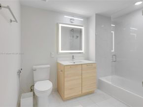 16385 Biscayne Blvd 1221, North Miami Beach FL 33160