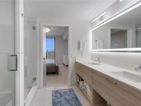 16385 Biscayne Blvd 1221, North Miami Beach FL 33160