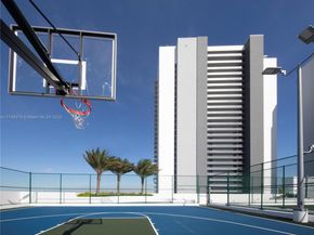 16385 Biscayne Blvd 1221, North Miami Beach FL 33160