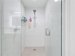 16385 Biscayne Blvd 1221, North Miami Beach FL 33160