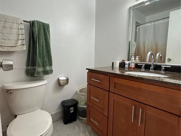 17901 NW 68th Ave T207, Hialeah FL 33015