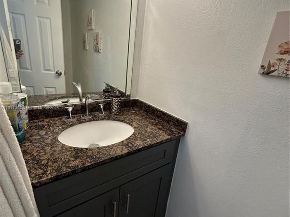 17901 NW 68th Ave T207, Hialeah FL 33015