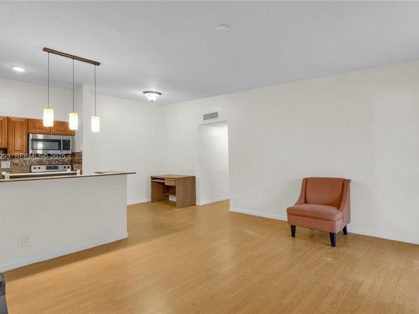 9415 W McNab Rd 204, Tamarac FL 33321