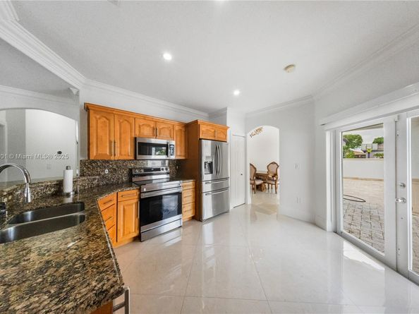 6102 SW 159th Ct, Miami FL 33193