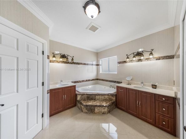6102 SW 159th Ct, Miami FL 33193