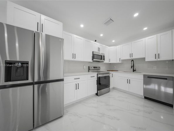 3021 SW 97th Ave, Miami FL 33165