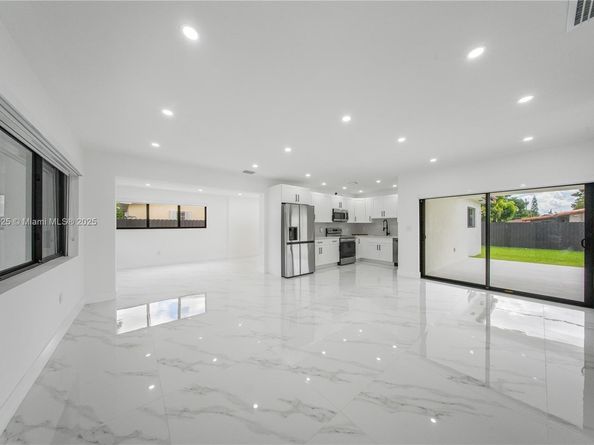 3021 SW 97th Ave, Miami FL 33165