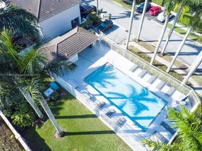 136 SW 169th Ave 136, Pembroke Pines FL 33027