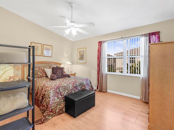 136 SW 169th Ave 136, Pembroke Pines FL 33027