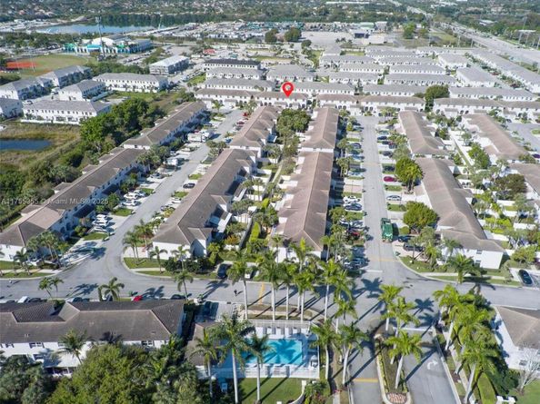 136 SW 169th Ave 136, Pembroke Pines FL 33027