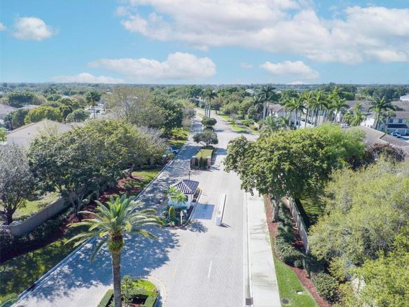 136 SW 169th Ave 136, Pembroke Pines FL 33027