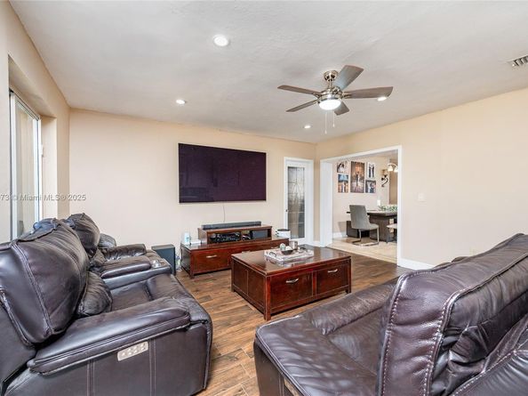 10341 SW 52nd Ter, Miami FL 33165
