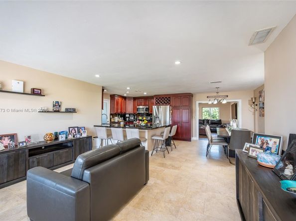 10341 SW 52nd Ter, Miami FL 33165