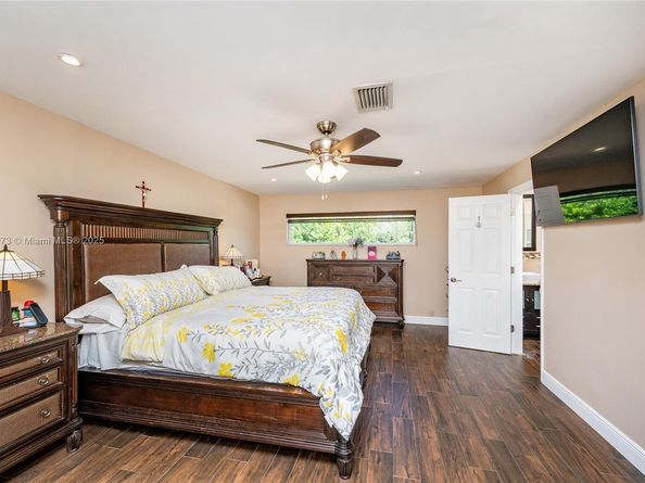 10341 SW 52nd Ter, Miami FL 33165