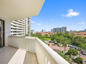 1000 W Island Blvd 504, Aventura FL 33160