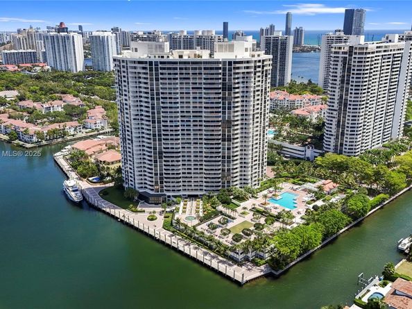 1000 W Island Blvd 504, Aventura FL 33160