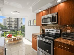1000 W Island Blvd 504, Aventura FL 33160
