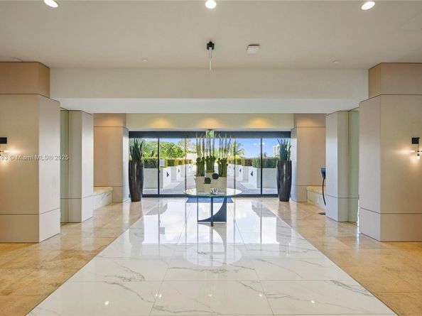 1000 W Island Blvd 504, Aventura FL 33160