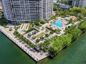 1000 W Island Blvd 504, Aventura FL 33160