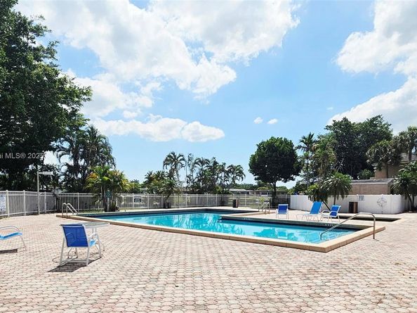 2151 NW 96 Terr 15L, Pembroke Pines FL 33024