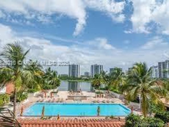 19900 E Country Club Dr 104, Aventura FL 33180