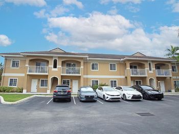 911 Hillcrest Ct