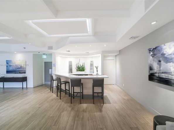 100 Lincoln Rd 1201, Miami Beach FL 33139