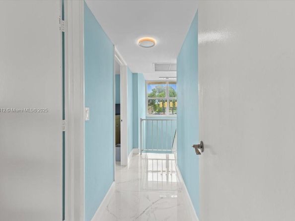 9450 Live Oak Pl 109, Davie FL 33324