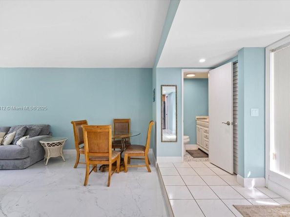 9450 Live Oak Pl 109, Davie FL 33324