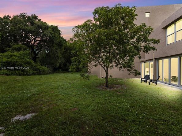 9450 Live Oak Pl 109, Davie FL 33324