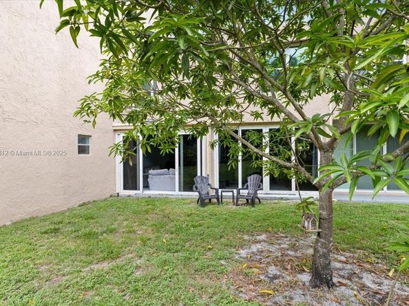9450 Live Oak Pl 109, Davie FL 33324