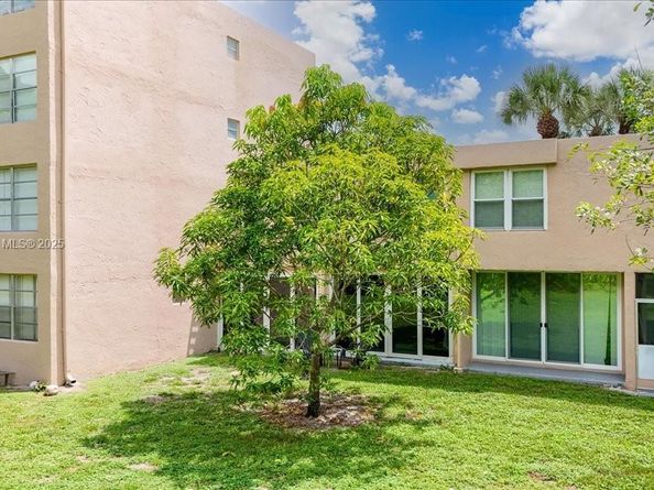 9450 Live Oak Pl 109, Davie FL 33324
