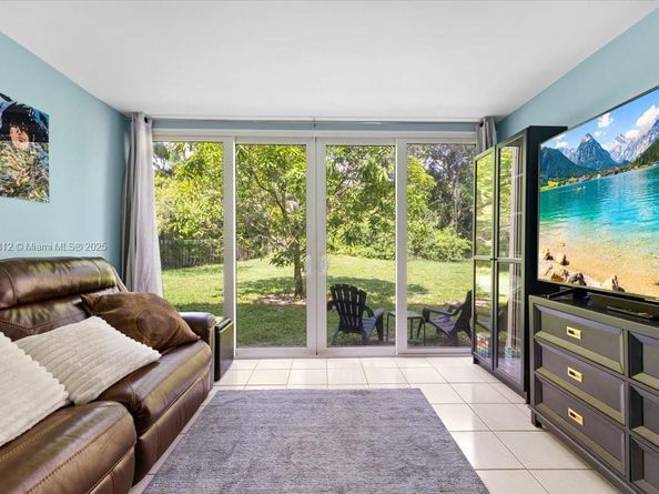9450 Live Oak Pl 109, Davie FL 33324