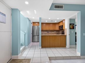9450 Live Oak Pl 109, Davie FL 33324